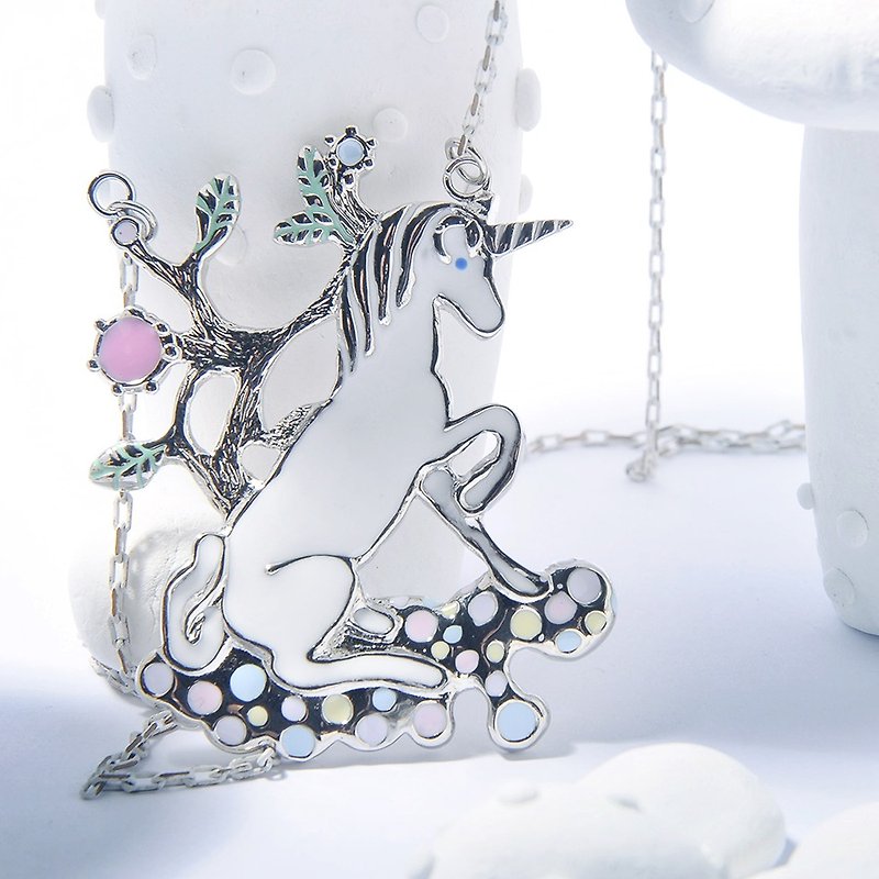 Reserved for Wan-jung Yu / Unicorn and The polka dot cloud Pendant, Unicorn Necklace, Unicorn Pendant - Necklaces - Other Metals Multicolor