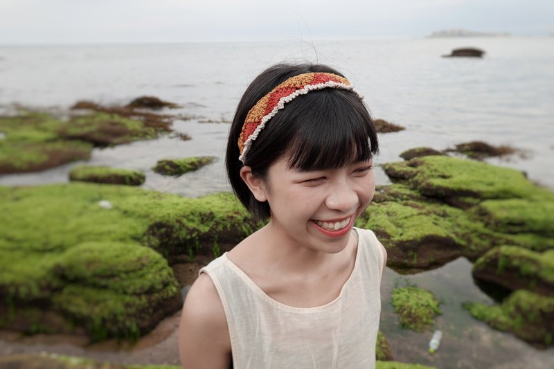 Fireworks on the Seawall Handmade Woven Headband Tie-On Red - ที่คาดผม - ผ้าฝ้าย/ผ้าลินิน สีแดง