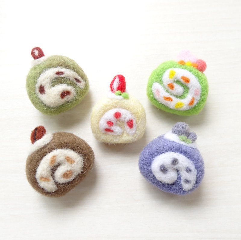 Swiss roll cake- Wool felt (Safety pin ) - Brooches - Wool Multicolor