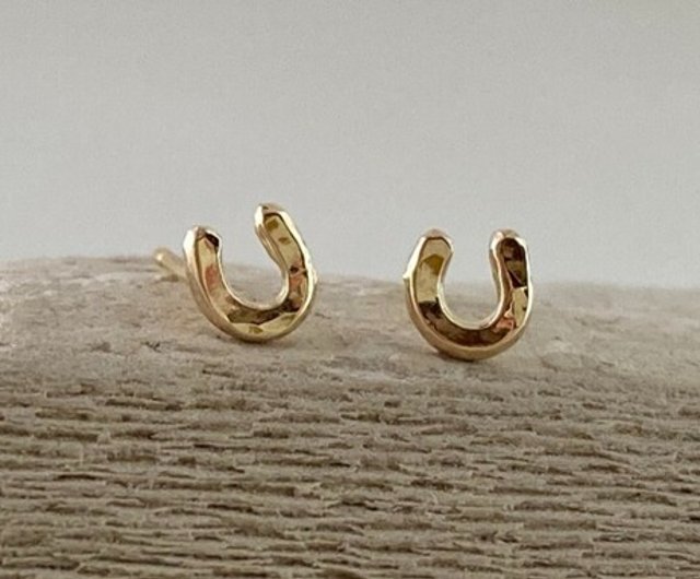 K10 Horseshoe Shoe Stud Earrings K10 Hourse Shoe Stud From one ear