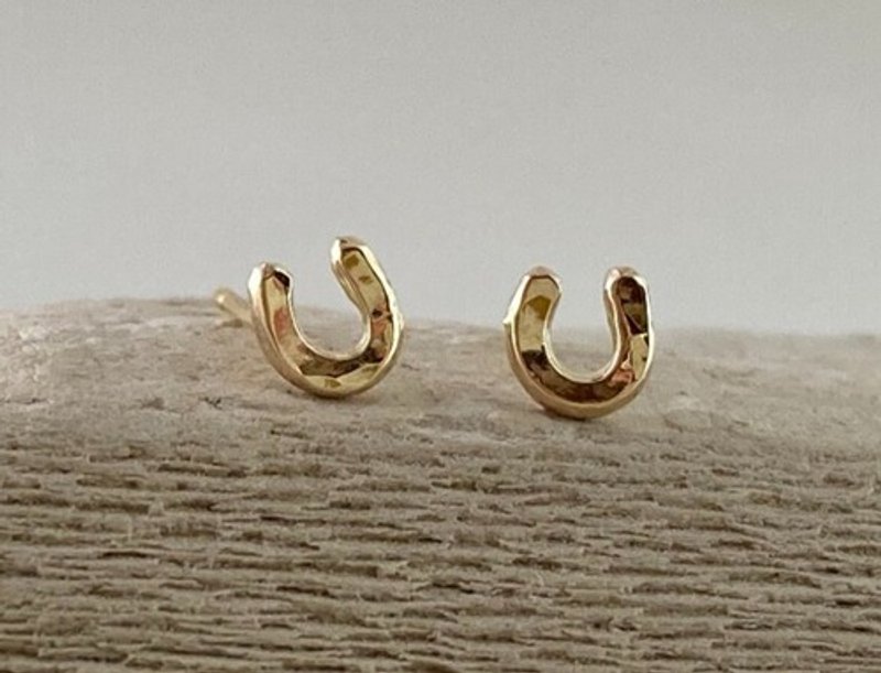 K10 Horseshoe Shoe Stud Earrings K10 Hourse Shoe Stud From one ear - Earrings & Clip-ons - Other Metals 