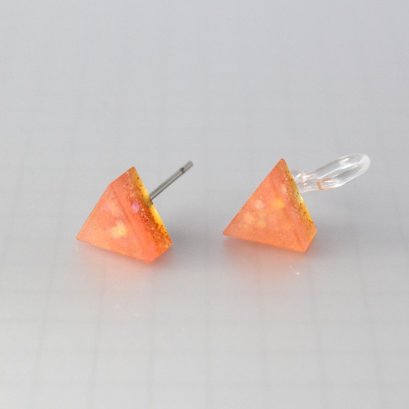 Triangle Resin Earring / Champagne Persimmon / Single stud - ต่างหู - เรซิน สีส้ม