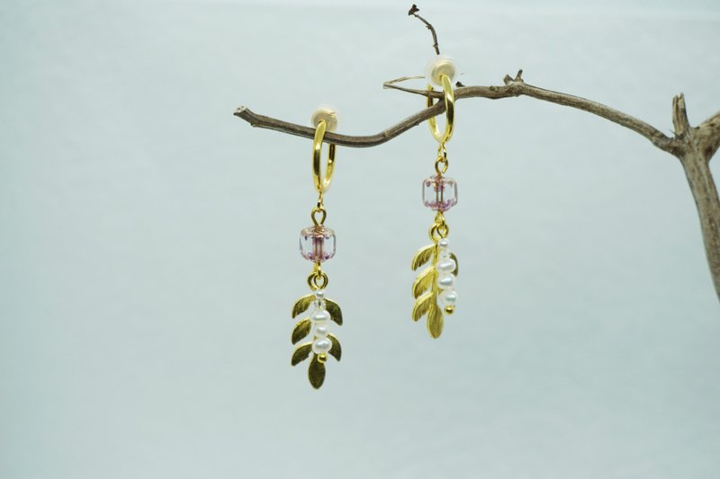 飛機耳 / 原創耳飾 /【落雨聲】/ 淡水珍珠 / 施華洛世奇水晶元素 - 耳環/耳夾/耳骨夾 - 珍珠 金色