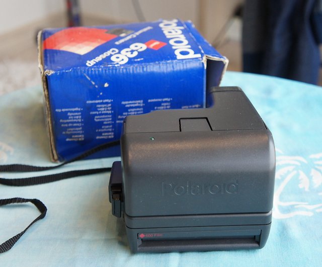 Polaroid 636 CloseUp インスタントカメラ、オリジナルポラロイド、オリジナルボックス入り - ショップ  ussrvintagecameras カメラ - Pinkoi