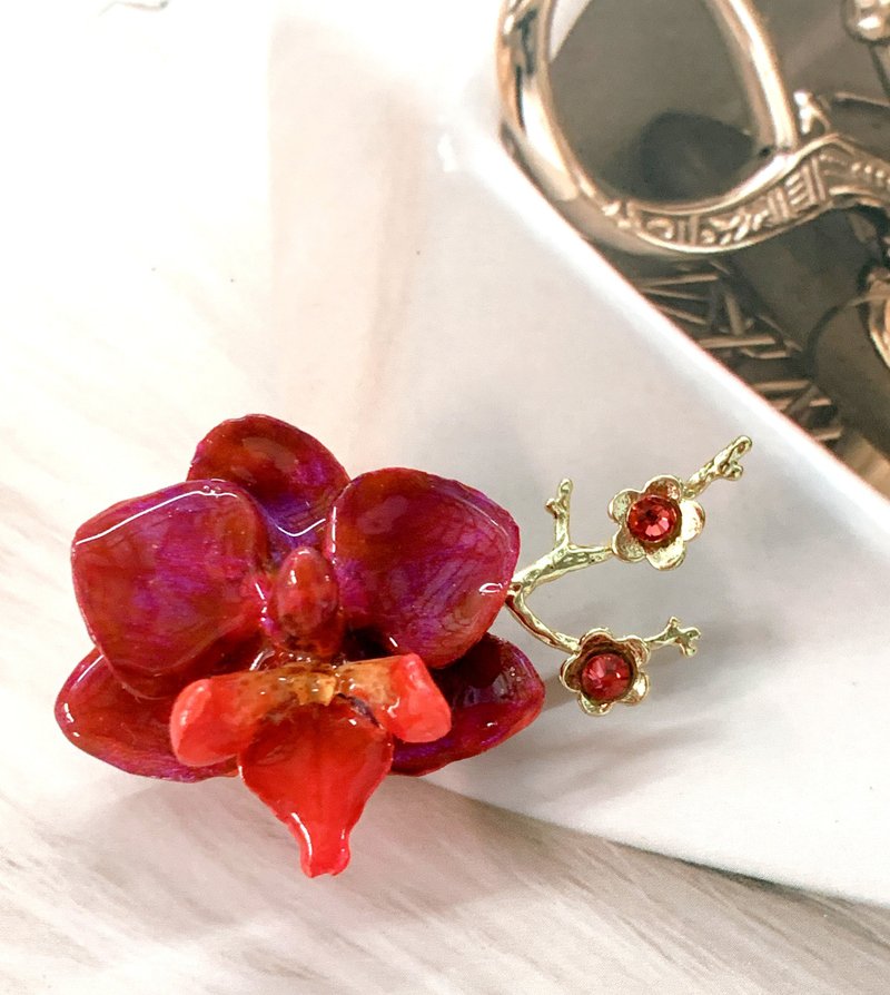 【阿瑪斯蘭花文創】台灣蘭花飾品/胸針 /玫紅色/謝師禮/生日禮物 - 胸針 - 植物．花 