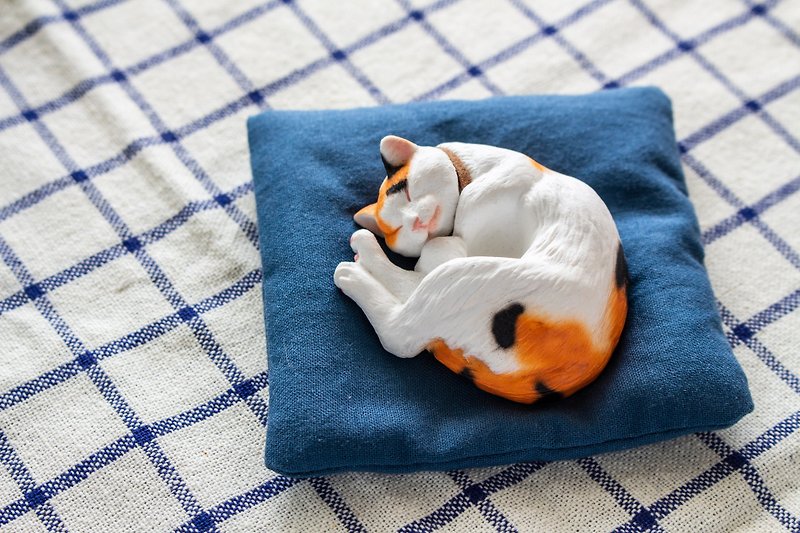 เรซิน กล่องใส่ปากกา ขาว - Snoring Cat Pen Holder Healing Decoration (Four Colors)