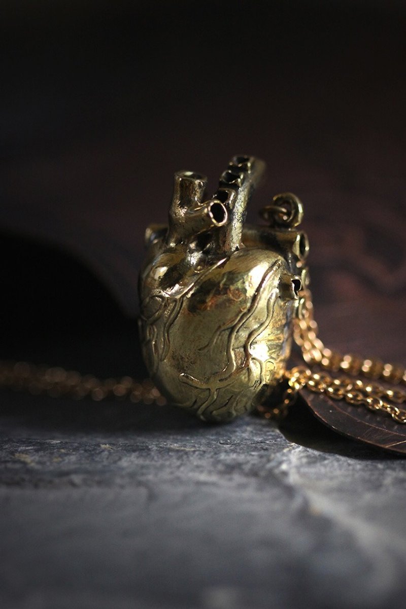 Anatomical Heart - medium size - Charm Necklace by Defy - 項鍊 - 其他金屬 金色