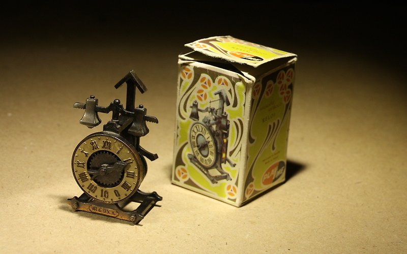 Made in the Netherlands by the end of the 20th century PLAYME Spanish antique pencil sharpener - clock styling - ของวางตกแต่ง - ทองแดงทองเหลือง สีนำ้ตาล