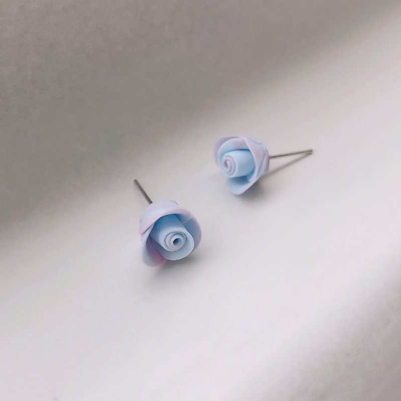 Hand made pantone pink blue rose earrings - ต่างหู - ดินเหนียว สึชมพู