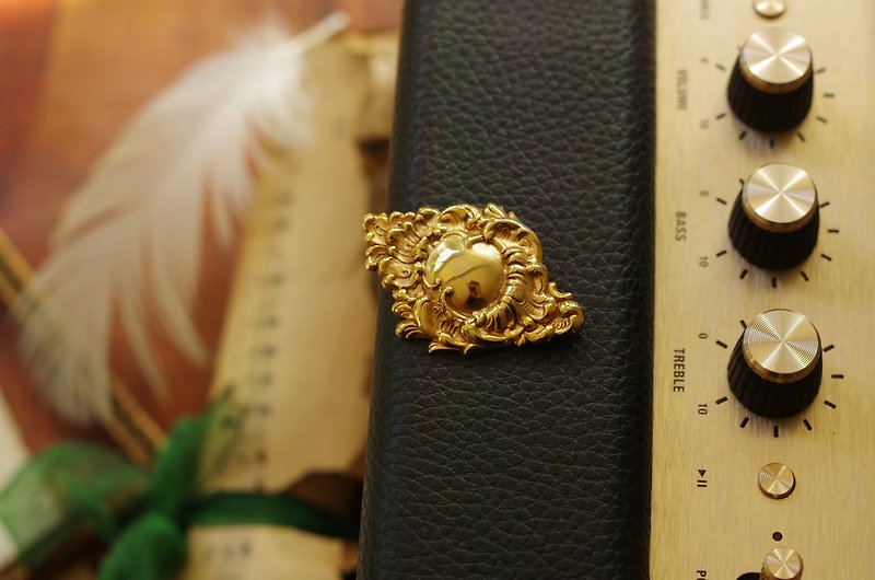 Vintage gold tone  brooch pin - เข็มกลัด - โลหะ สีทอง