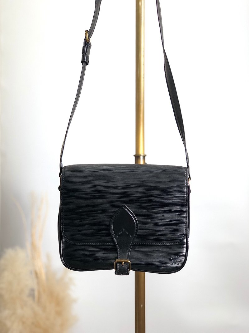 【 日本直送　名牌中古包 】LOUIS VUITTON ルイヴィトン エピ ショルダーバッグ ブラック レザー カルトシエール vintage  6hax35 - 側背包/斜背包 - 真皮 黑色