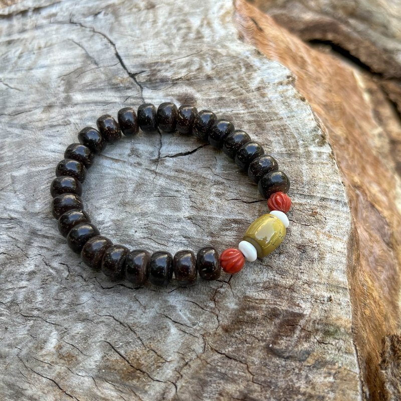 Coconut shell southern red Wax mammoth stone bracelet - สร้อยข้อมือ - ไม้ 