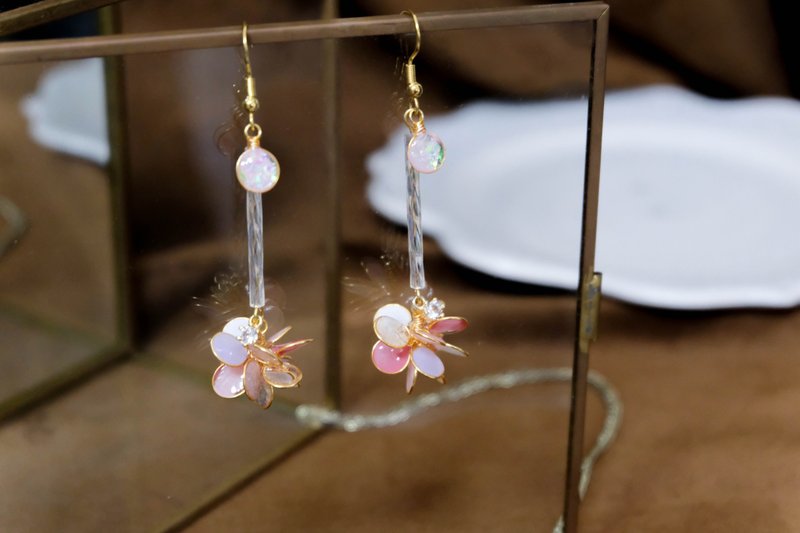 Ear acupuncture x Clip-On crystal flower_mist flower ball (pink)_light point jewelry - Earrings & Clip-ons - Resin Pink