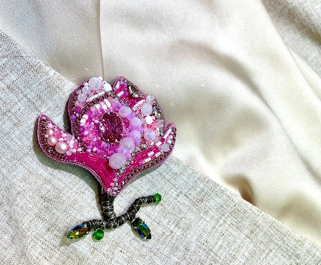 Handmade floral brooch for women, crystal bead embroidery pin