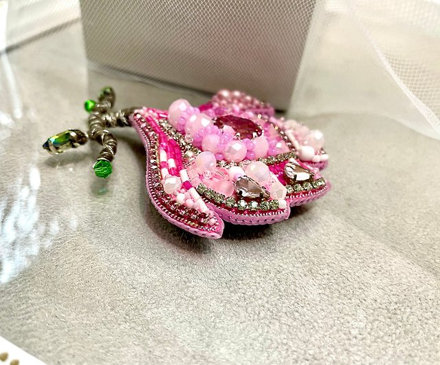 Handmade floral brooch for women, crystal bead embroidery pin