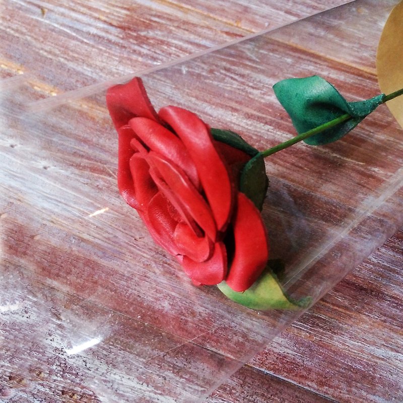 Single leather rose leather flower red leather label lettering Valentine's Day Kai handmade leather - ตกแต่งต้นไม้ - หนังแท้ สีแดง
