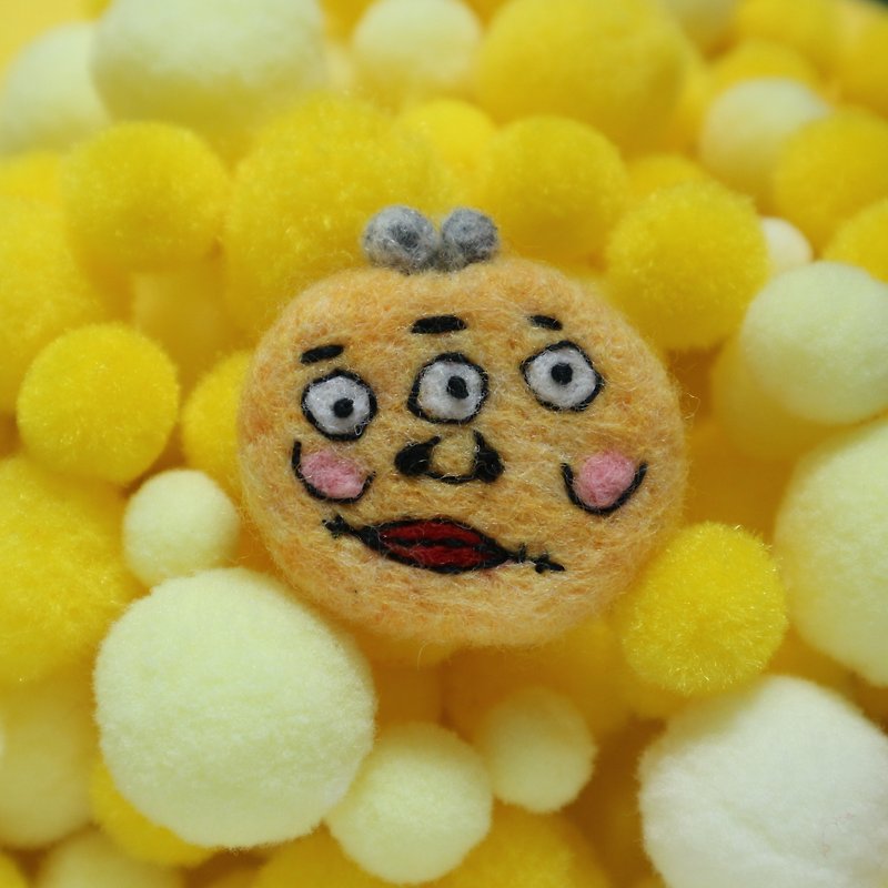 Do not like to have their own eyes, ugly-like wool felt brooch - Brooches - Wool Yellow