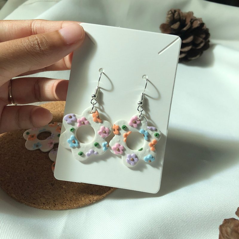 Polymer Clay Earrings : Flower blooming - Earrings & Clip-ons - Other Materials Multicolor