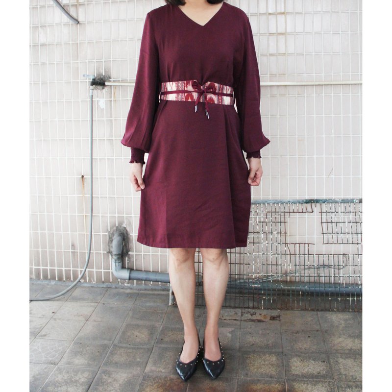 V-neck retro lantern sleeve dress - ชุดเดรส - ไฟเบอร์อื่นๆ 