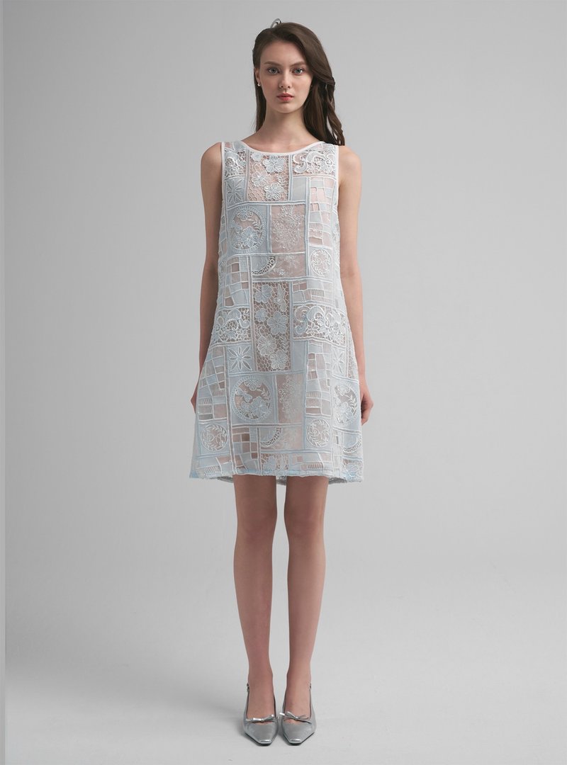 Léa透膚修身鏤空刺繡洋裝 - 洋裝/連身裙 - 其他人造纖維 