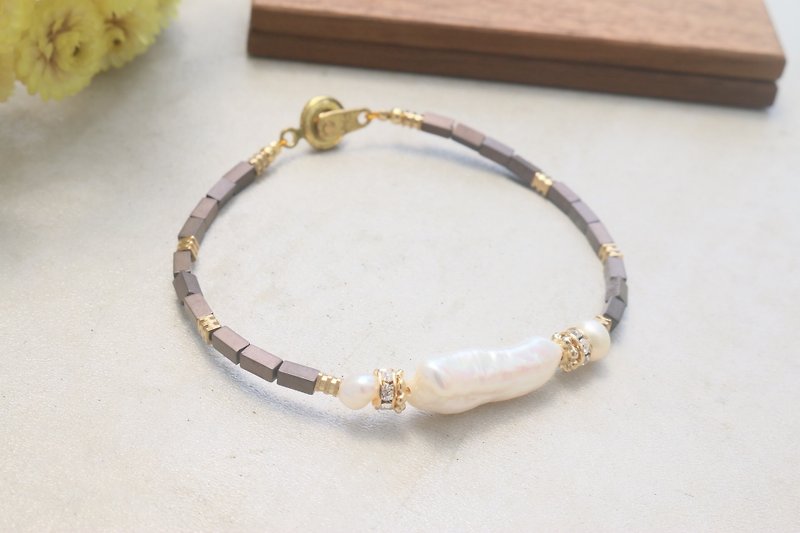 Pearl natural stone crystal brass bracelet 1048 choice - สร้อยข้อมือ - เครื่องเพชรพลอย สีนำ้ตาล