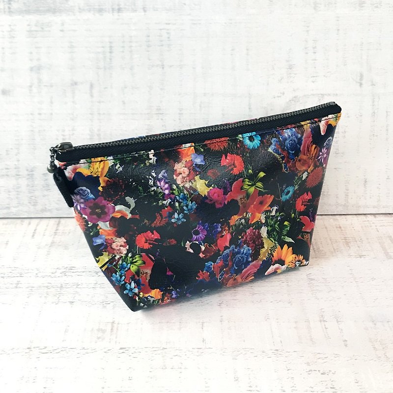 Pouch FLOWER / Cosmetic pouch / accessory case / rose /  sunflower - กระเป๋าเครื่องสำอาง - หนังเทียม หลากหลายสี