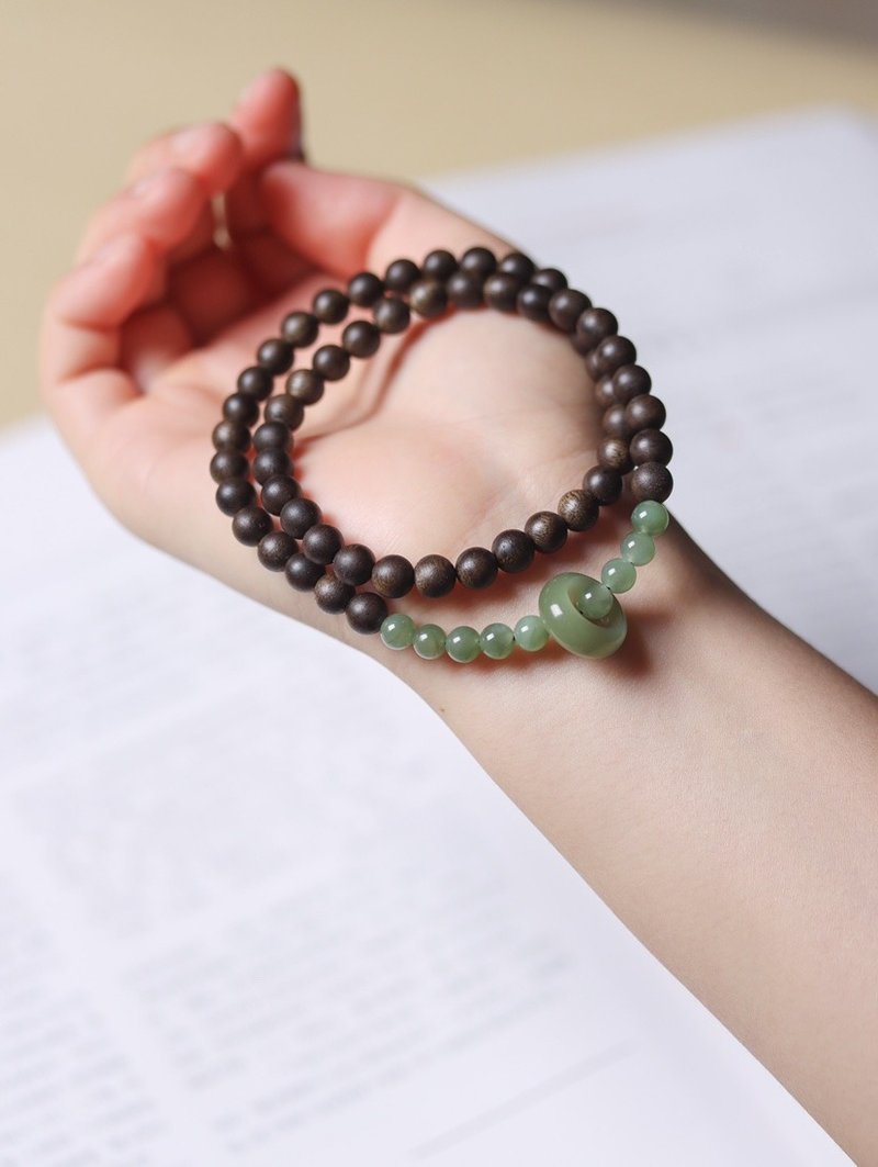 [Agarwood bracelet] Double loop bracelet 7mm with 6mm jade bead ring - สร้อยข้อมือ - ไม้ สีนำ้ตาล