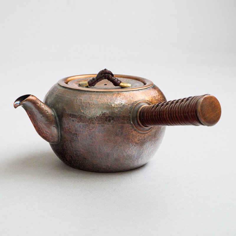 Round copper teapot (medium) checkered pattern - ถ้วย - ทองแดงทองเหลือง 