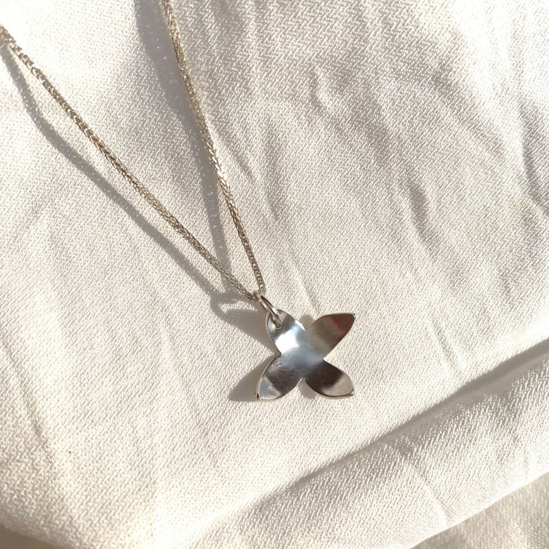 / Four-pointed flower / Flower outline Silver necklace - Necklaces - Sterling Silver Silver