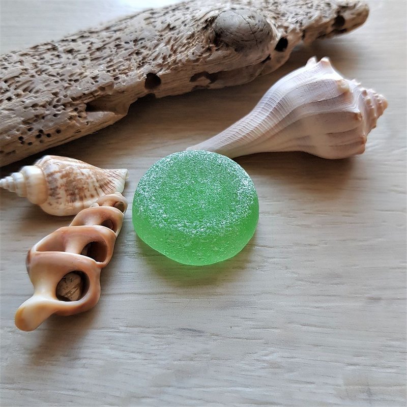 Spring green bottle bottom. Surf-tumbled sea glass P061 - 其他 - 玻璃 綠色