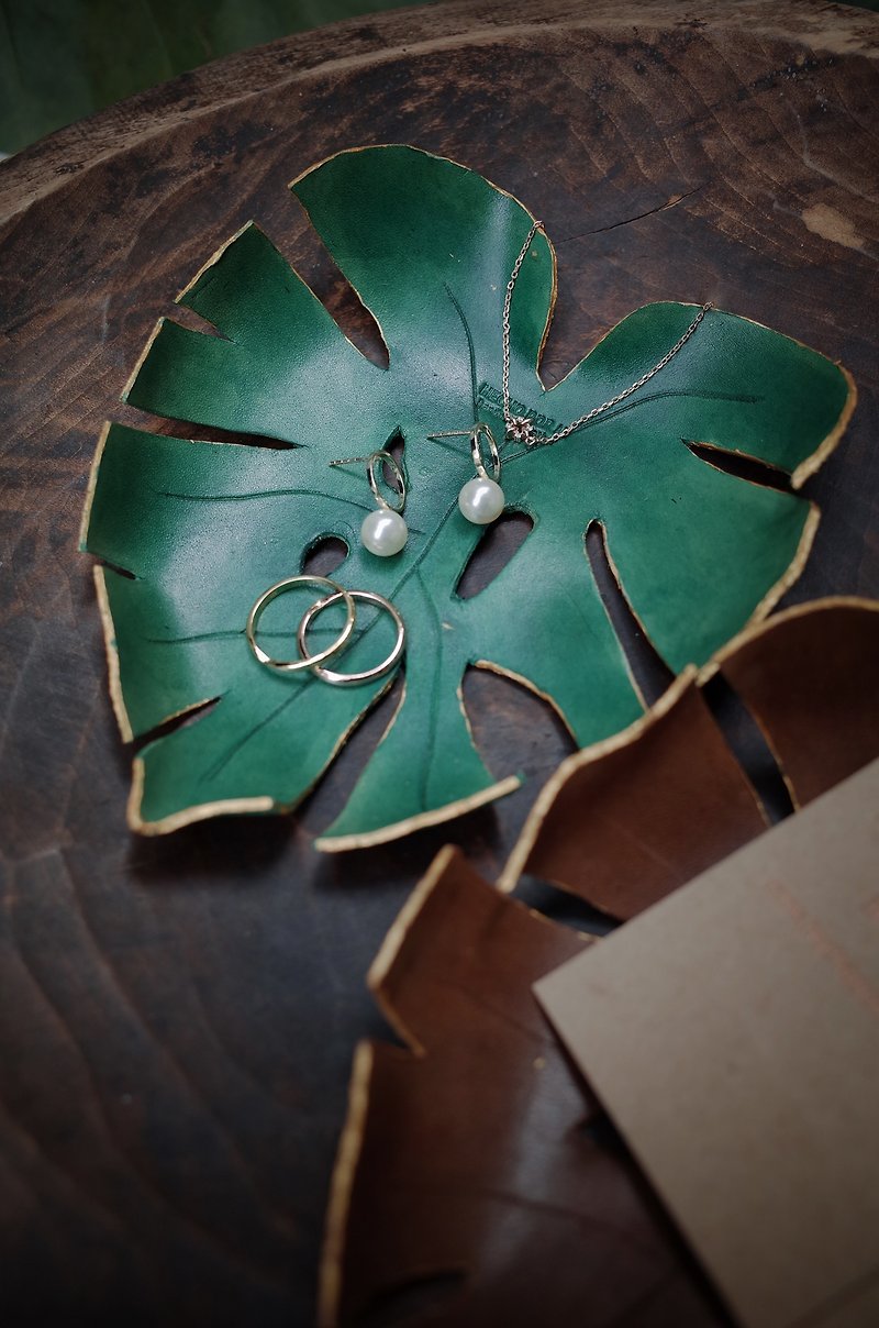 手染塑形龜背芋葉造型 皮革置物盤 飾品盤 - 收納箱/收納用品 - 真皮 