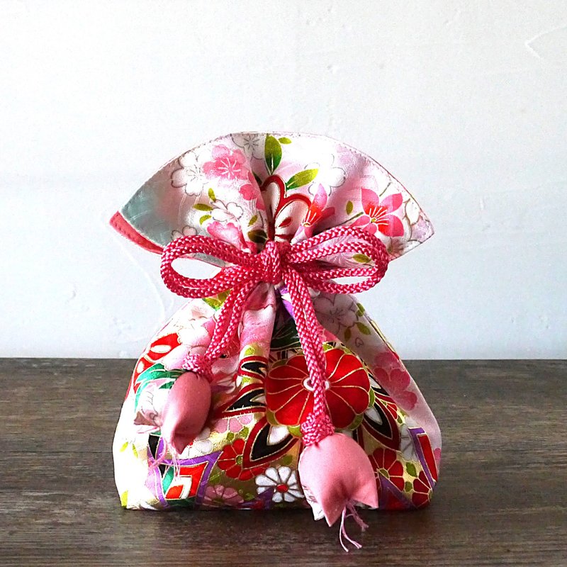 Kimono Silk Pouch Happiness-Inviting FUGURO Premium Silk - Toiletry Bags & Pouches - Silk Pink
