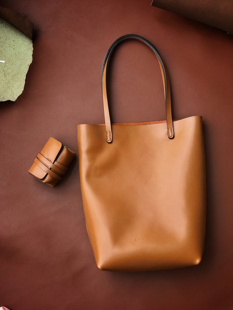 Zemoneni leather tote bag in Beige color with coin bag 2 in 1 - กระเป๋าถือ - หนังแท้ สีนำ้ตาล