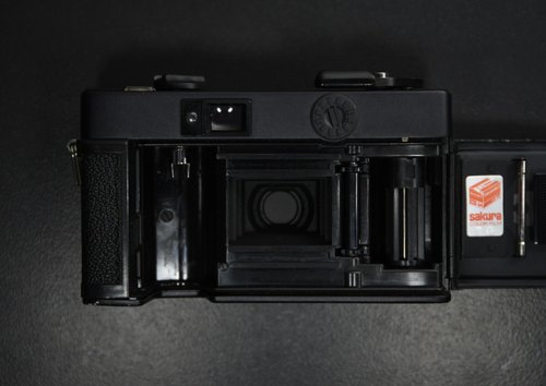 オールドフィルムカメラ コニカ KONICA C35 EF 作例あり]初めてのフィルムカメラを買った[KONIKA C35 EF