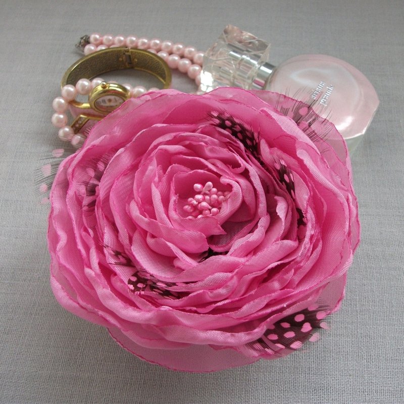 Pink chiffon flower brooch - Brooches - Wool 