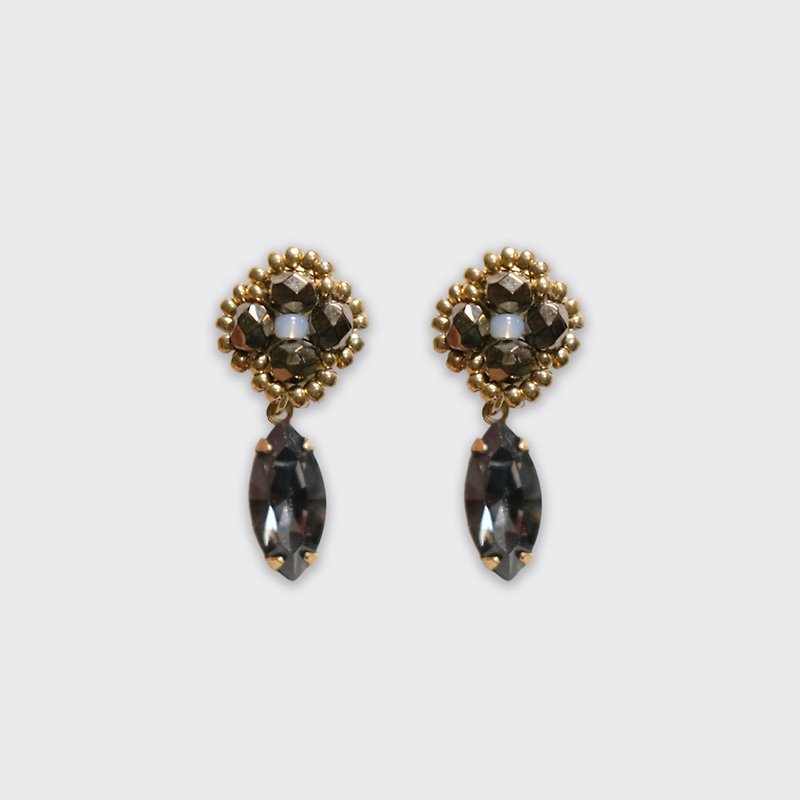 Black and Gold Flower with Vintage Glass Pendent Earrings - ต่างหู - แก้ว สีดำ