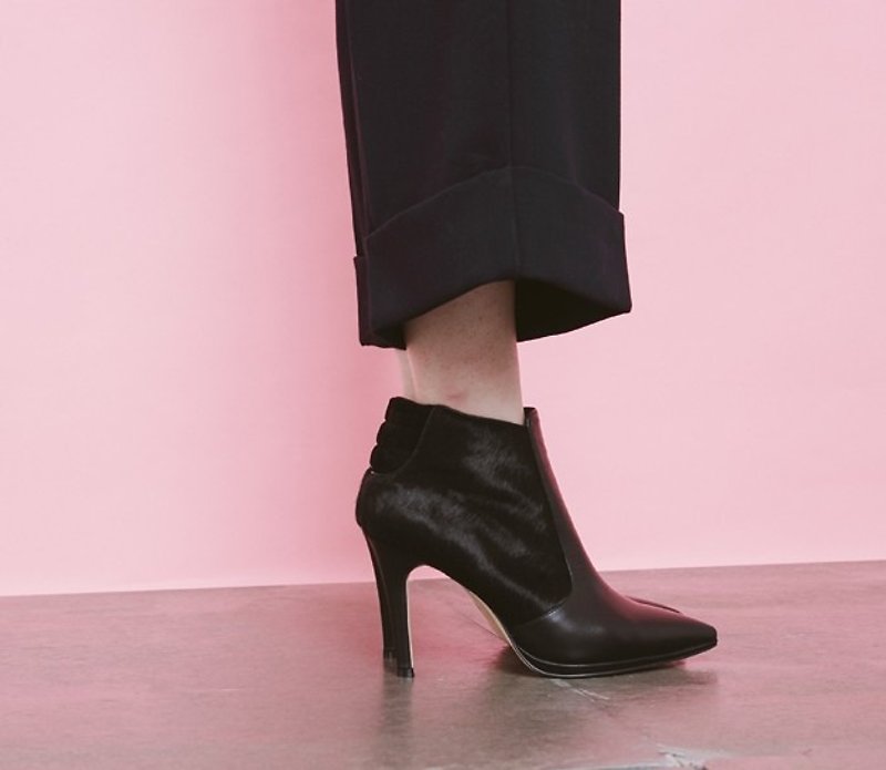 Side horse fur with high leather boots black - รองเท้าบูทยาวผู้หญิง - หนังแท้ สีดำ