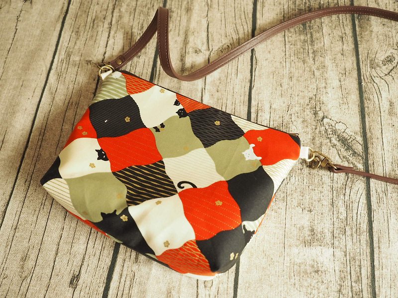 Handmade zipper cross body shoulder bag sling bag japanese cat pattern - Handbags & Totes - Cotton & Hemp Multicolor