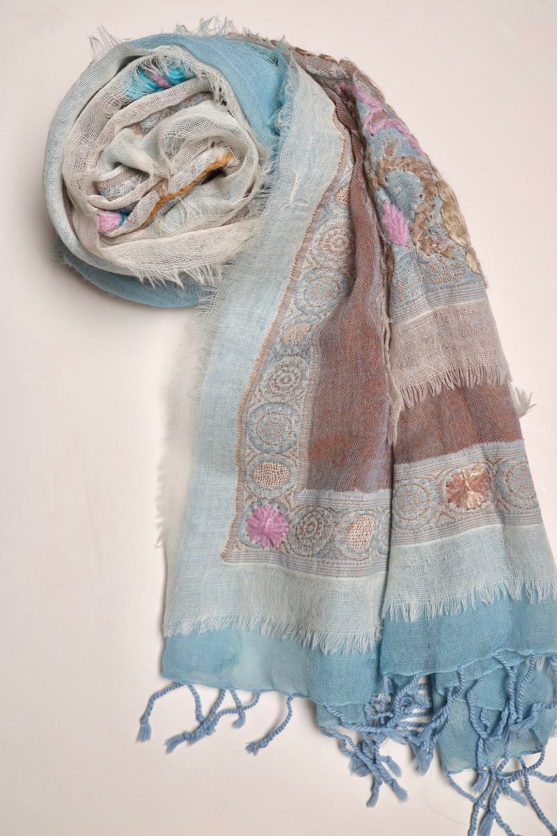 [Slightly sweet price] Cashmere boiled wool hand-embroidered scarf shawl sky blue lotus root powder three-layer yarn - Knit Scarves & Wraps - Wool Pink