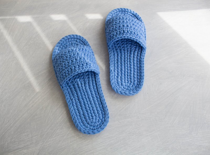 Crochet slippers for men - Home slippers - Gift for men - รองเท้าแตะ - ผ้าฝ้าย/ผ้าลินิน สีน้ำเงิน