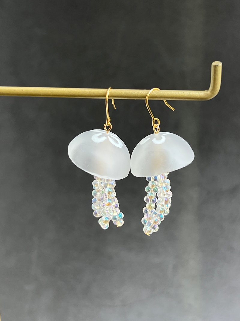 Jellyfish Clip-On made of resin - Earrings & Clip-ons - Resin White