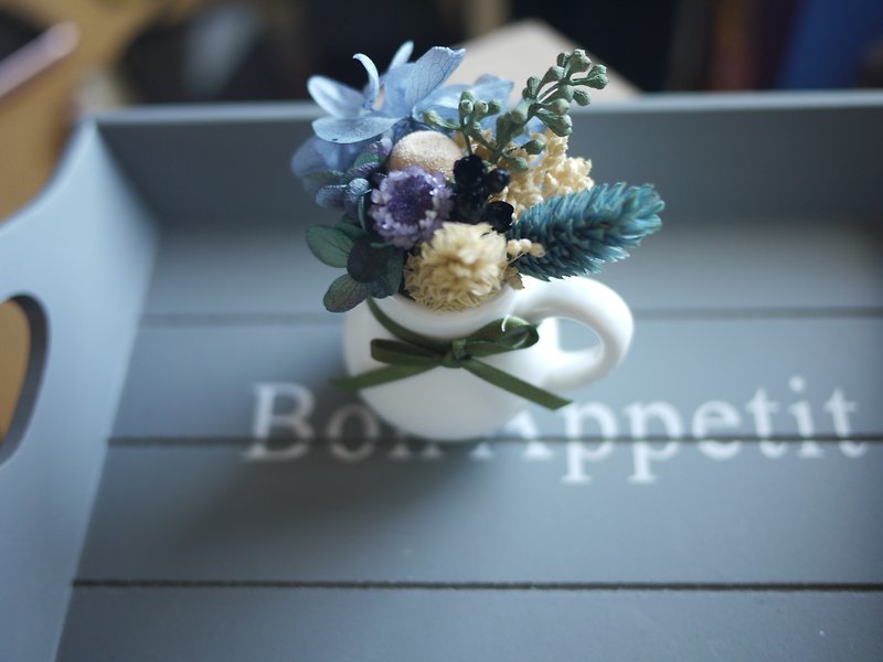 Preserved milk cup small flower / Preserved flowers - ของวางตกแต่ง - พืช/ดอกไม้ สีน้ำเงิน