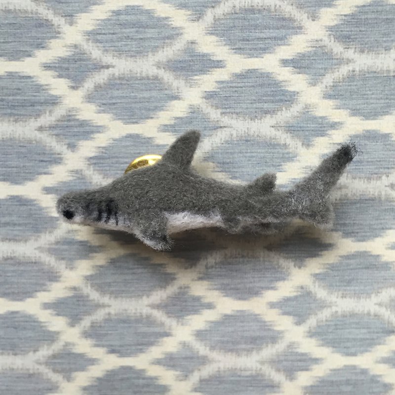 Hammerhead Shark-Hand-made wool felt pins - เข็มกลัด - ขนแกะ สีเทา