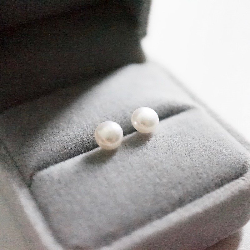 ITS-E102【925 Silver・Natural Freshwater Pearl】6mm Pearl Stud Earrings - ต่างหู - โลหะ สีเงิน
