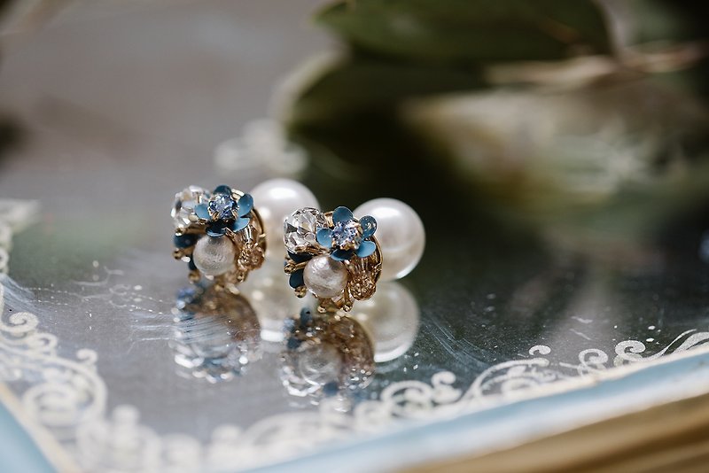 Blue Danube-Swarovski flower Japanese material ear/ear acupuncture/ Clip-On - Earrings & Clip-ons - Other Metals 