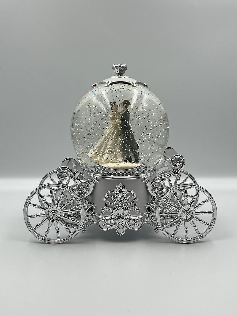 French Three Treasures-Taiwan Exclusive-Winter Silver Limited Edition-Wedding Music Carriage Water Polo - ของวางตกแต่ง - พลาสติก สีเงิน