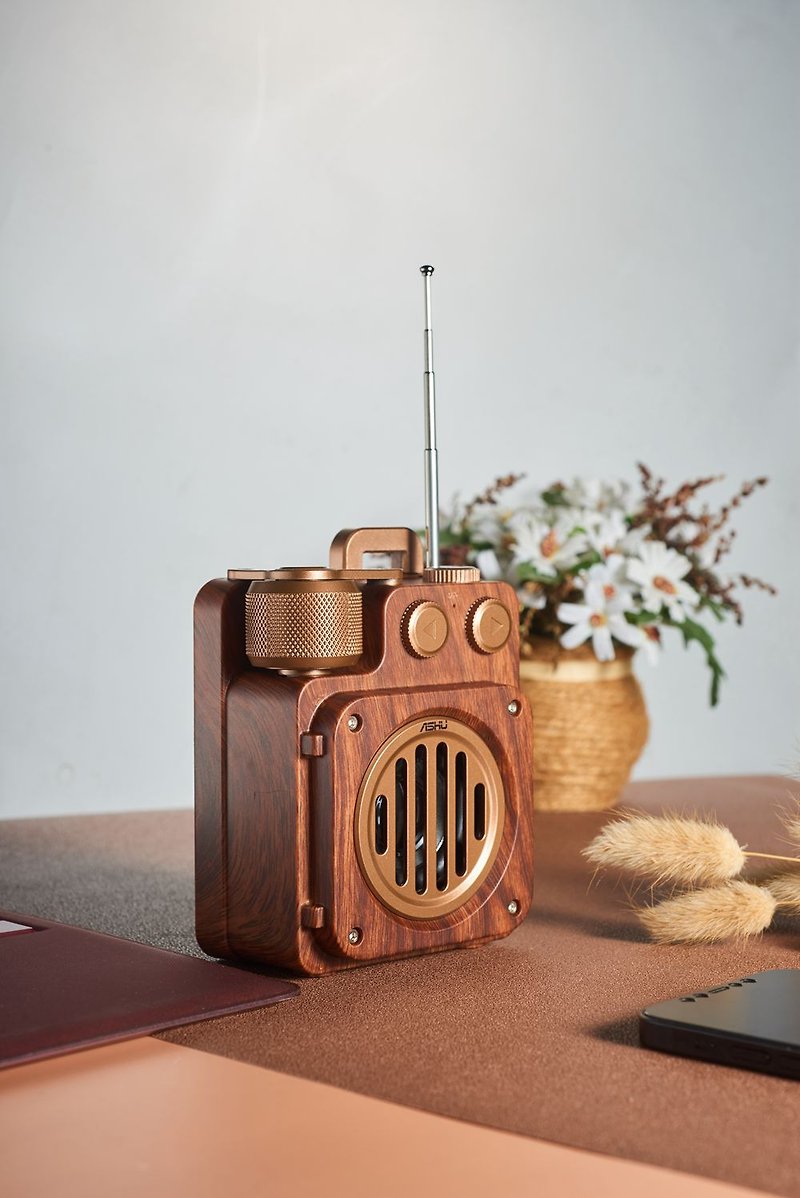 美式復古收音機造型 無線藍芽音箱 戶外便攜 大容量電池 木紋質感 - 藍牙喇叭/音響 - 塑膠 卡其色