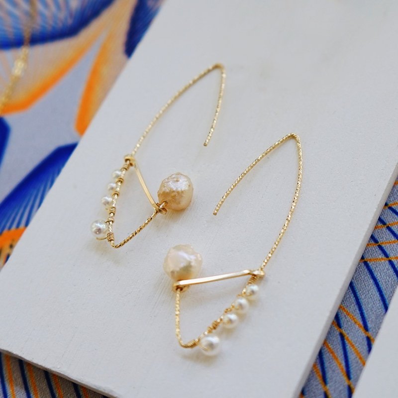 American-made 14K gold-injected special-shaped pearls with horse-eye shape pearl earrings Sensibility New Sensibility - ต่างหู - โลหะ สีเหลือง