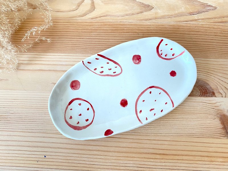 Dot Dot Series/Red/Ceramic Plate - จานและถาด - ดินเผา สีแดง