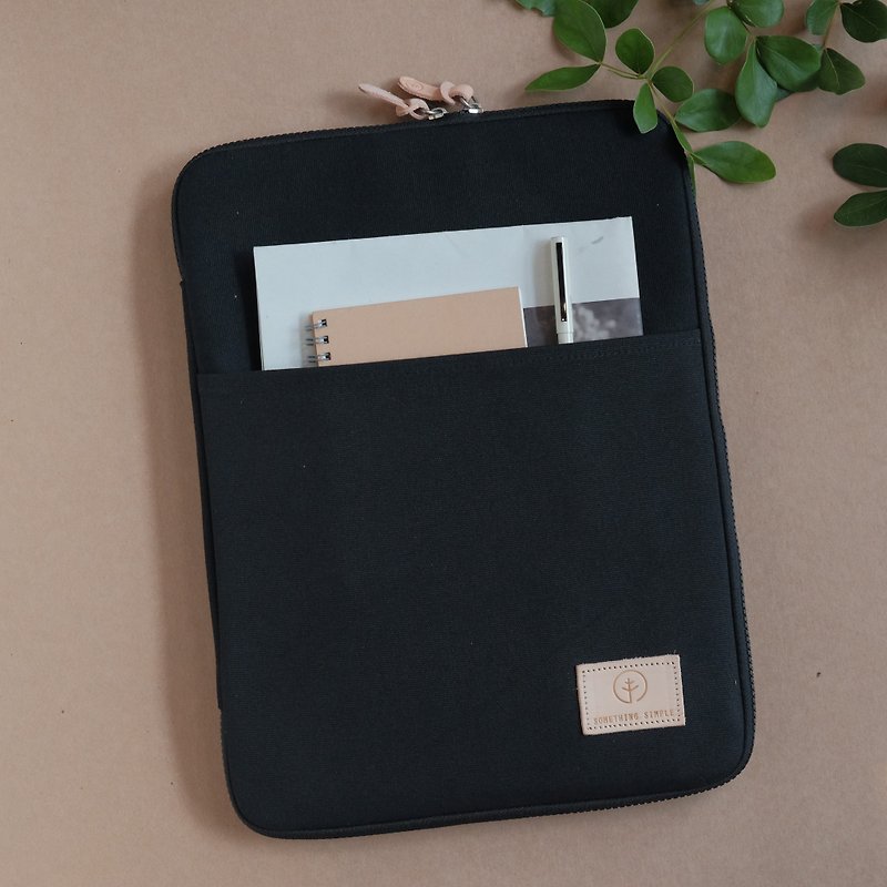 OVERTIME laptop sleeve - Black - กระเป๋าแล็ปท็อป - ผ้าฝ้าย/ผ้าลินิน สีดำ
